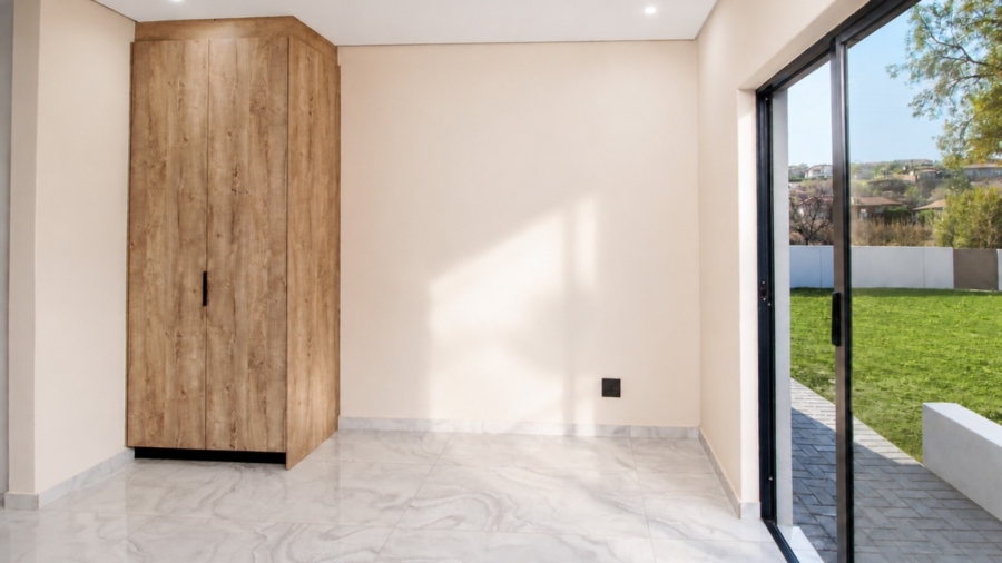 5 Bedroom Property for Sale in Meerhof North West